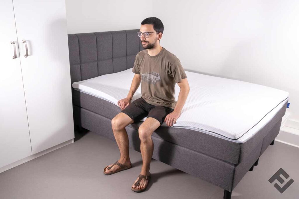 person_sitting_on_bed