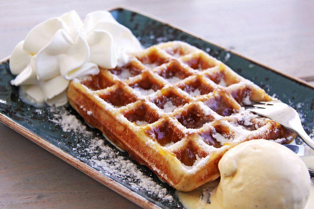 Wafel met room en ijs